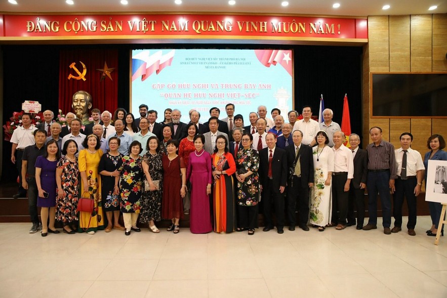 50 Years of Vietnam-Argentina Relations 50 Years of Vietnam-Argentina Relations