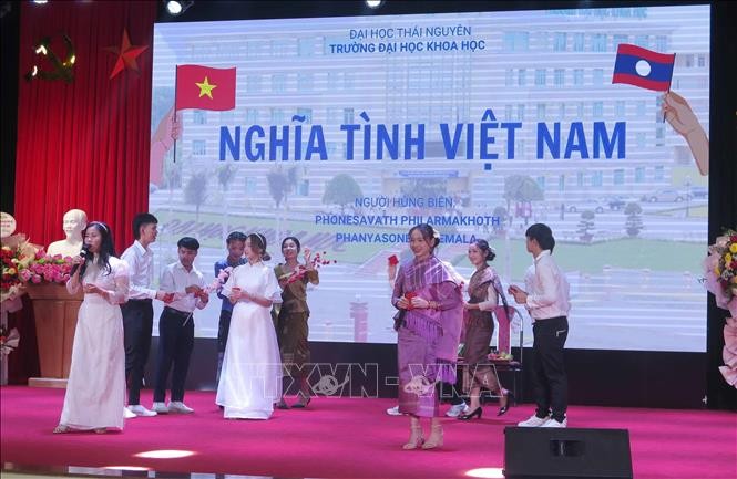 Lưu học sinh Lào tranh tài hùng biện tiếng Việt Lưu học sinh Lào tranh tài hùng biện tiếng Việt