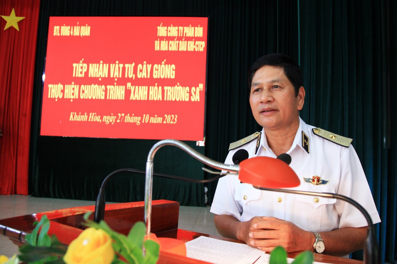 Vùng 4 Hải quân tiếp nhận vật tư, giống cây trồng “Xanh hoá Trường Sa” Vùng 4 Hải quân tiếp nhận vật tư, giống cây trồng “Xanh hoá Trường Sa”