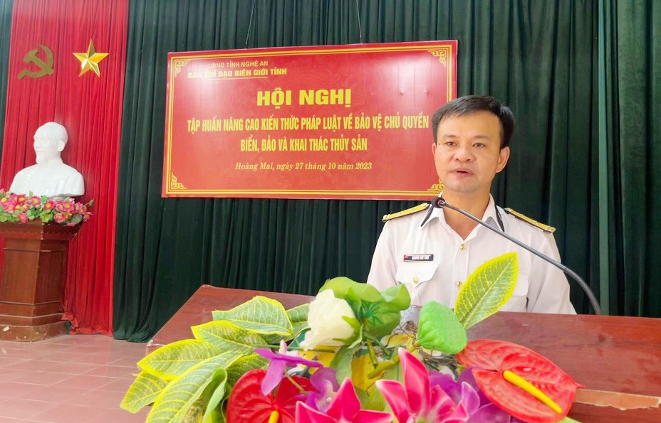 Báo cáo viên của Lữ đoàn 169 thông tin tại hội nghị Báo cáo viên của Lữ đoàn 169 thông tin tại hội nghị