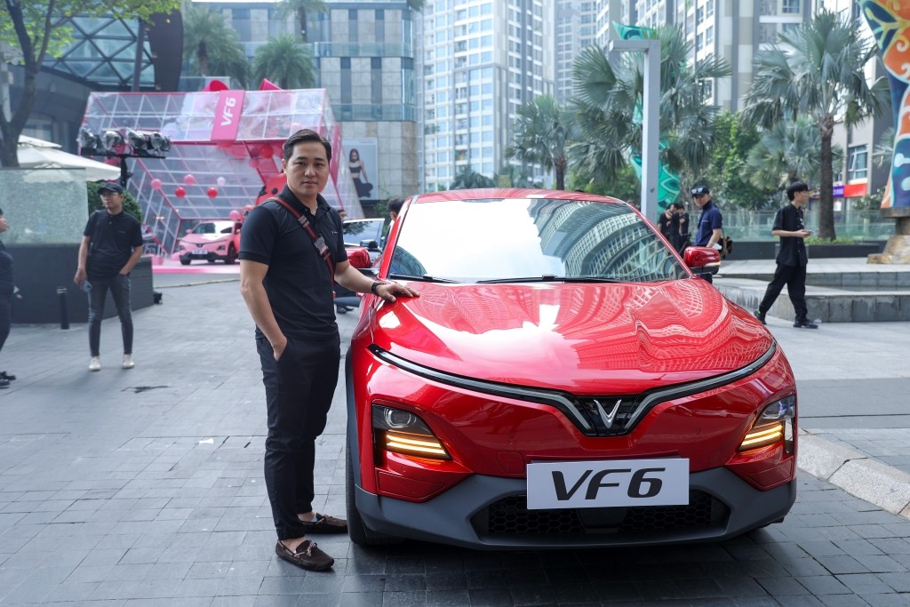 VF 6 là được thiết kế dựa trên triết lý “Cặp đối lập tự nhiên”, tạo nên sự cân bằng hoàn hảo trong từng đường nét, chi tiết. VF 6 là được thiết kế dựa trên triết lý “Cặp đối lập tự nhiên”, tạo nên sự cân bằng hoàn hảo trong từng đường nét, chi tiết.