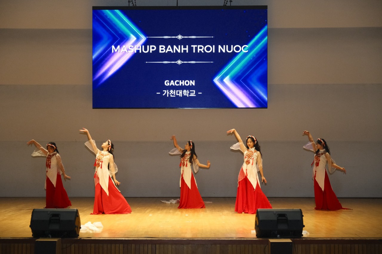 Gần 1000 sinh viên Việt Nam tham gia Ngày hội sinh viên Việt Nam tại Hàn Quốc Gần 1000 sinh viên Việt Nam tham gia Ngày hội sinh viên Việt Nam tại Hàn Quốc