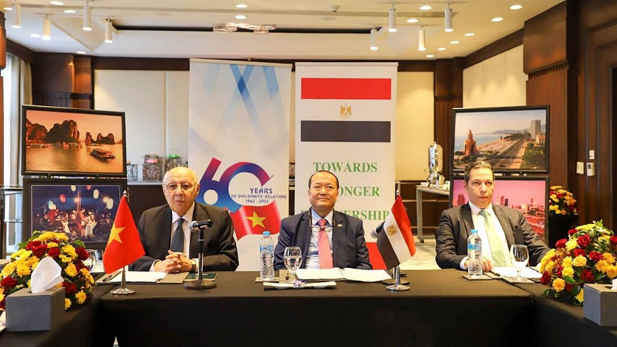 Vietnam And Egypt Exchange Experiences in Attracting Green Finance Vietnam And Egypt Exchange Experiences in Attracting Green Finance