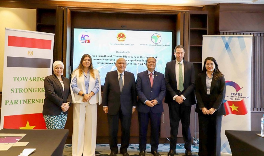 Vietnam And Egypt Exchange Experiences in Attracting Green Finance Vietnam And Egypt Exchange Experiences in Attracting Green Finance