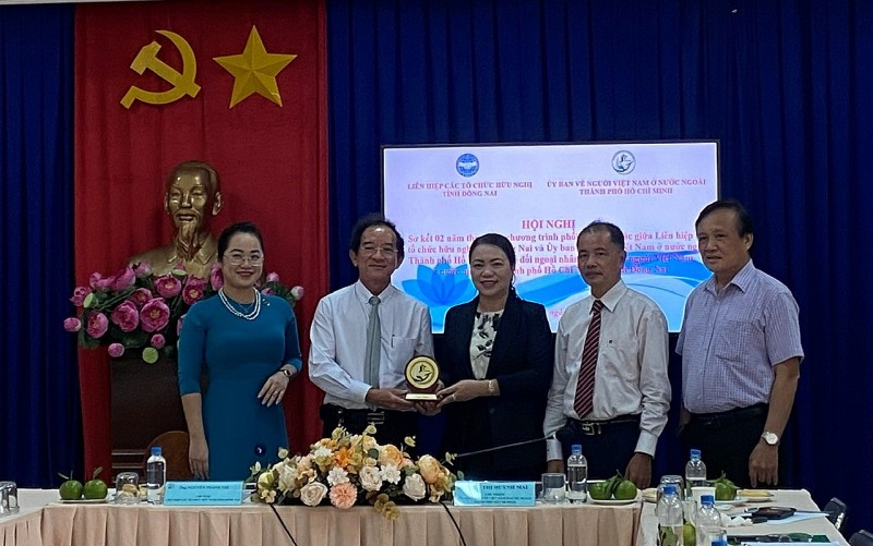 Kiều bào được thông tin kịp thời về chính sách thu hút đầu tư của Đồng Nai Kiều bào được thông tin kịp thời về chính sách thu hút đầu tư của Đồng Nai