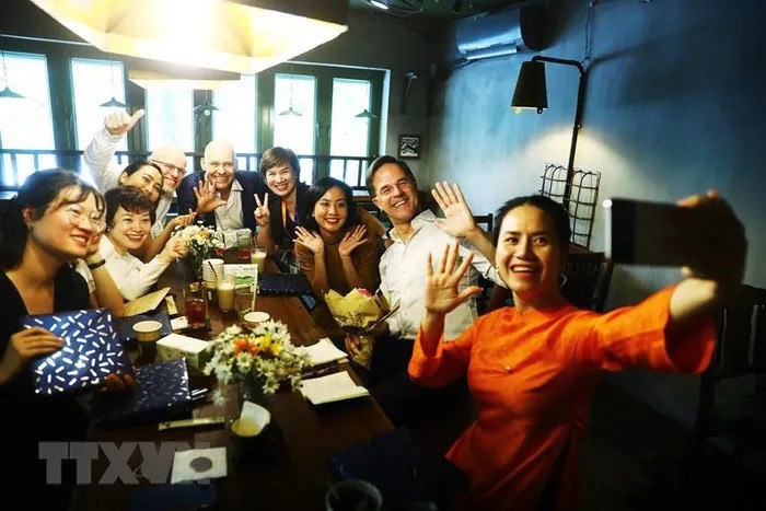 Thủ tướng Phạm Minh Chính và Thủ tướng Hà Lan Mark Rutte cùng đạp xe dạo phố Hà Nội Thủ tướng Phạm Minh Chính và Thủ tướng Hà Lan Mark Rutte cùng đạp xe dạo phố Hà Nội