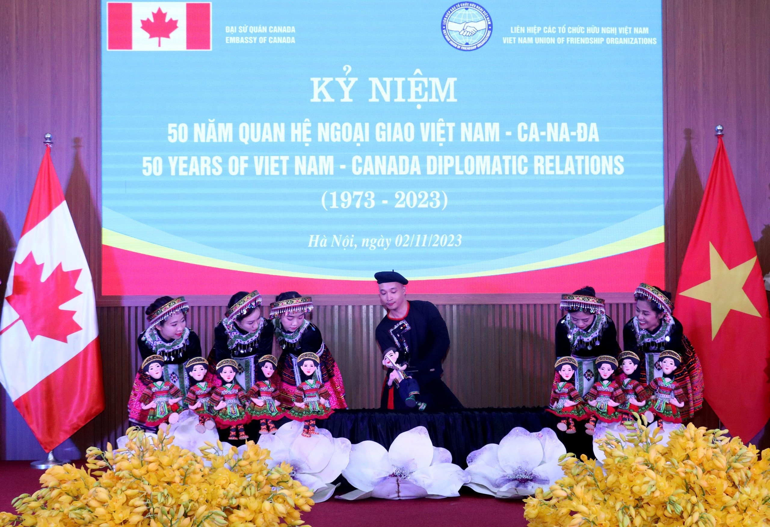 Một tiết mục biểu diễn nghệ thuật tại lễ kỷ niệm. (Ảnh: Thu Hà) Một tiết mục biểu diễn nghệ thuật tại lễ kỷ niệm. (Ảnh: Thu Hà)