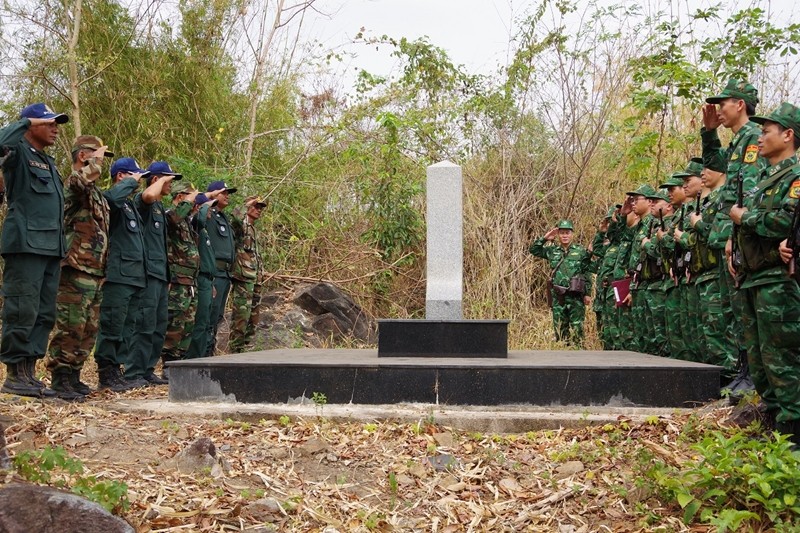 Tình người không biên giới