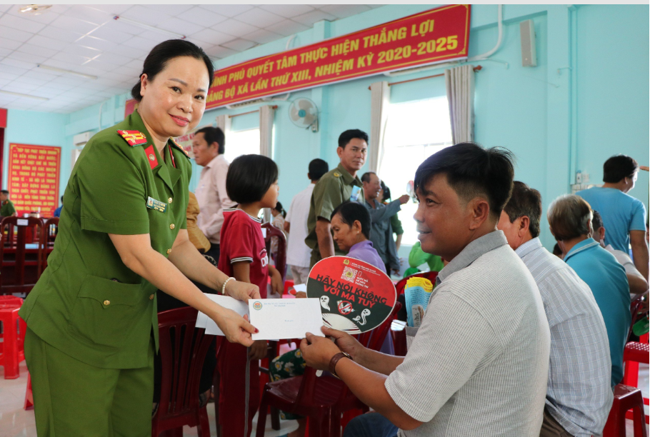 Kiên Giang: Gần 3000 người dân khu vực biên giới Việt Nam- Campuchia tham gia tập huấn phòng chống ma tuý Kiên Giang: Gần 3000 người dân khu vực biên giới Việt Nam- Campuchia tham gia tập huấn phòng chống ma tuý
