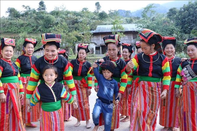 Gìn giữ bản sắc văn hóa dân tộc ít người ở vùng biên viễn Gìn giữ bản sắc văn hóa dân tộc ít người ở vùng biên viễn