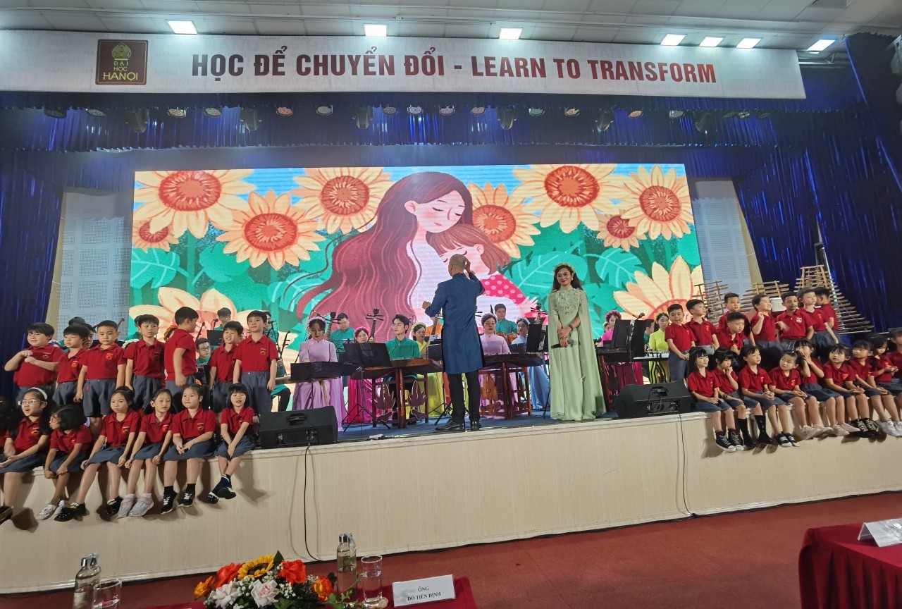 400 Vietnamese, Chinese Youth Exchange Music in Hanoi 400 Vietnamese, Chinese Youth Exchange Music in Hanoi