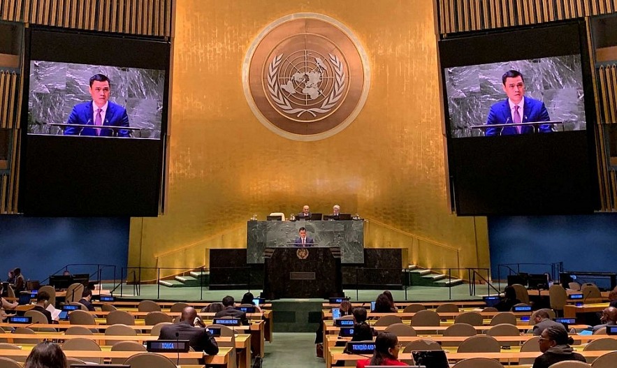 Ambassador Dang Hoang Giang, head of the Vietnamese Delegation to the UN, calls for an immediate end to the ongoing US embargo against Cuba during a UN General Assembly debate in New Year on Nov. 1-2. Ambassador Dang Hoang Giang, head of the Vietnamese Delegation to the UN, calls for an immediate end to the ongoing US embargo against Cuba during a UN General Assembly debate in New Year on Nov. 1-2.