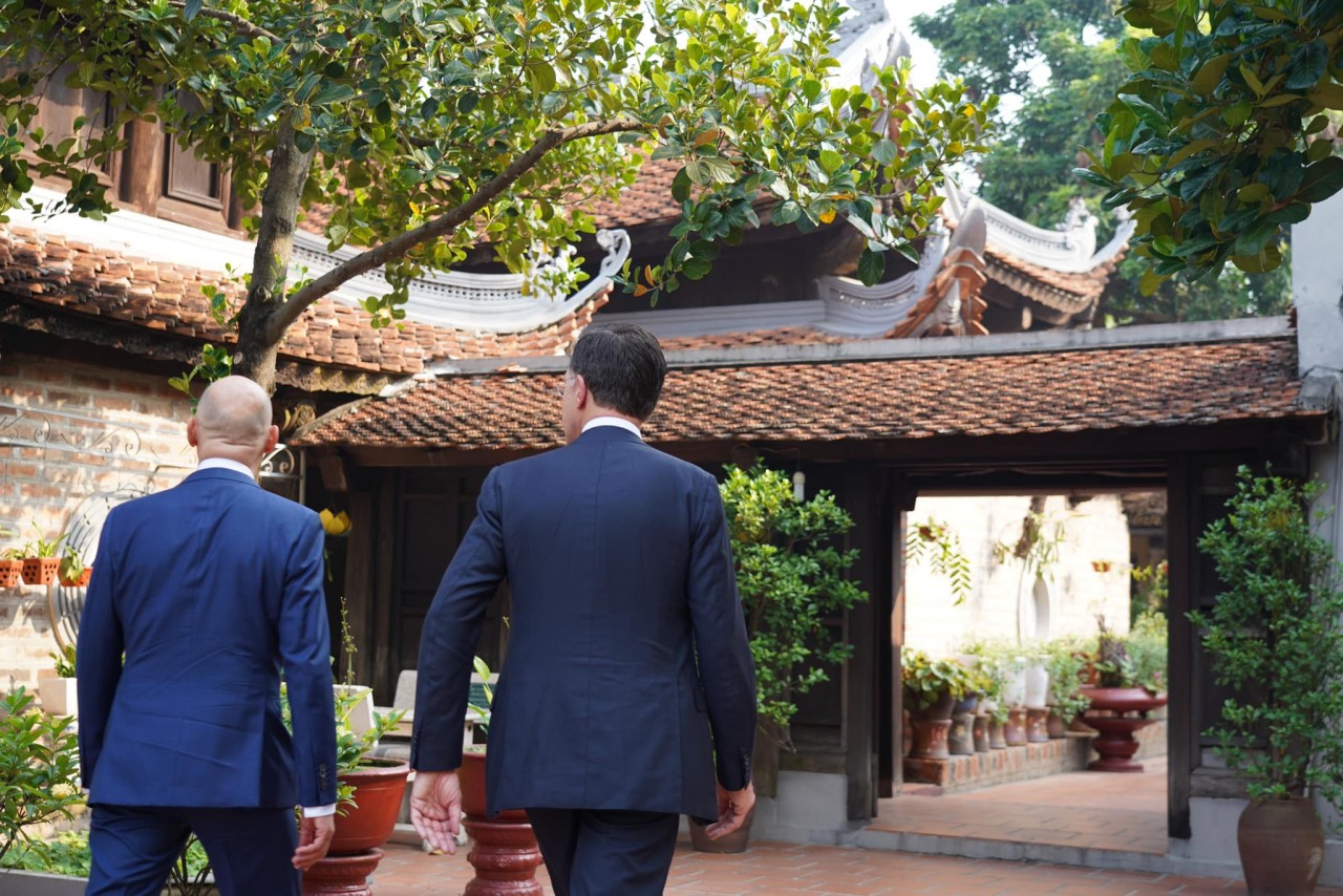 Vietnamese, Dutch Prime Ministers Cycle to Enjoy Autumn Weather in Hanoi Vietnamese, Dutch Prime Ministers Cycle to Enjoy Autumn Weather in Hanoi