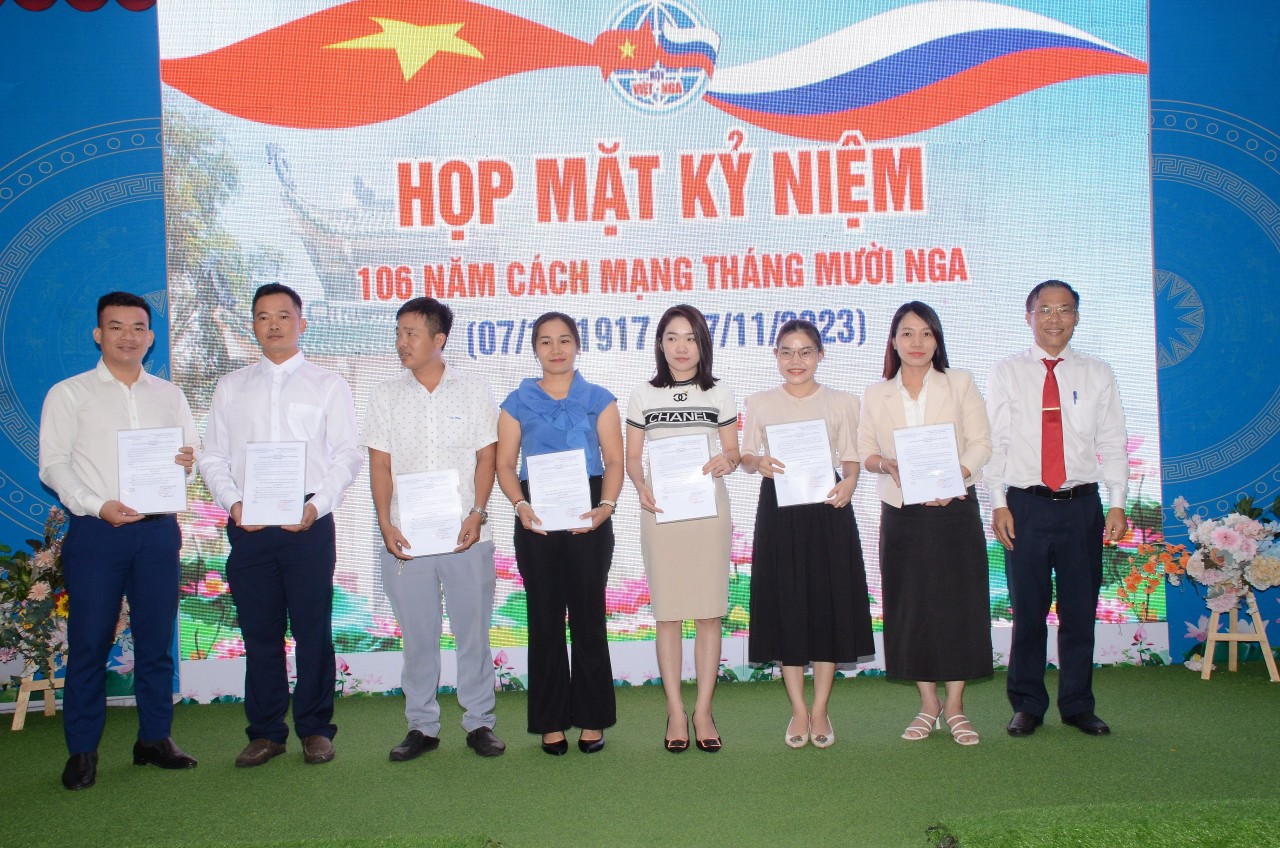 Đồng Nai họp mặt kỷ niệm 106 năm Cách Mạng Tháng Mười Nga Đồng Nai họp mặt kỷ niệm 106 năm Cách Mạng Tháng Mười Nga