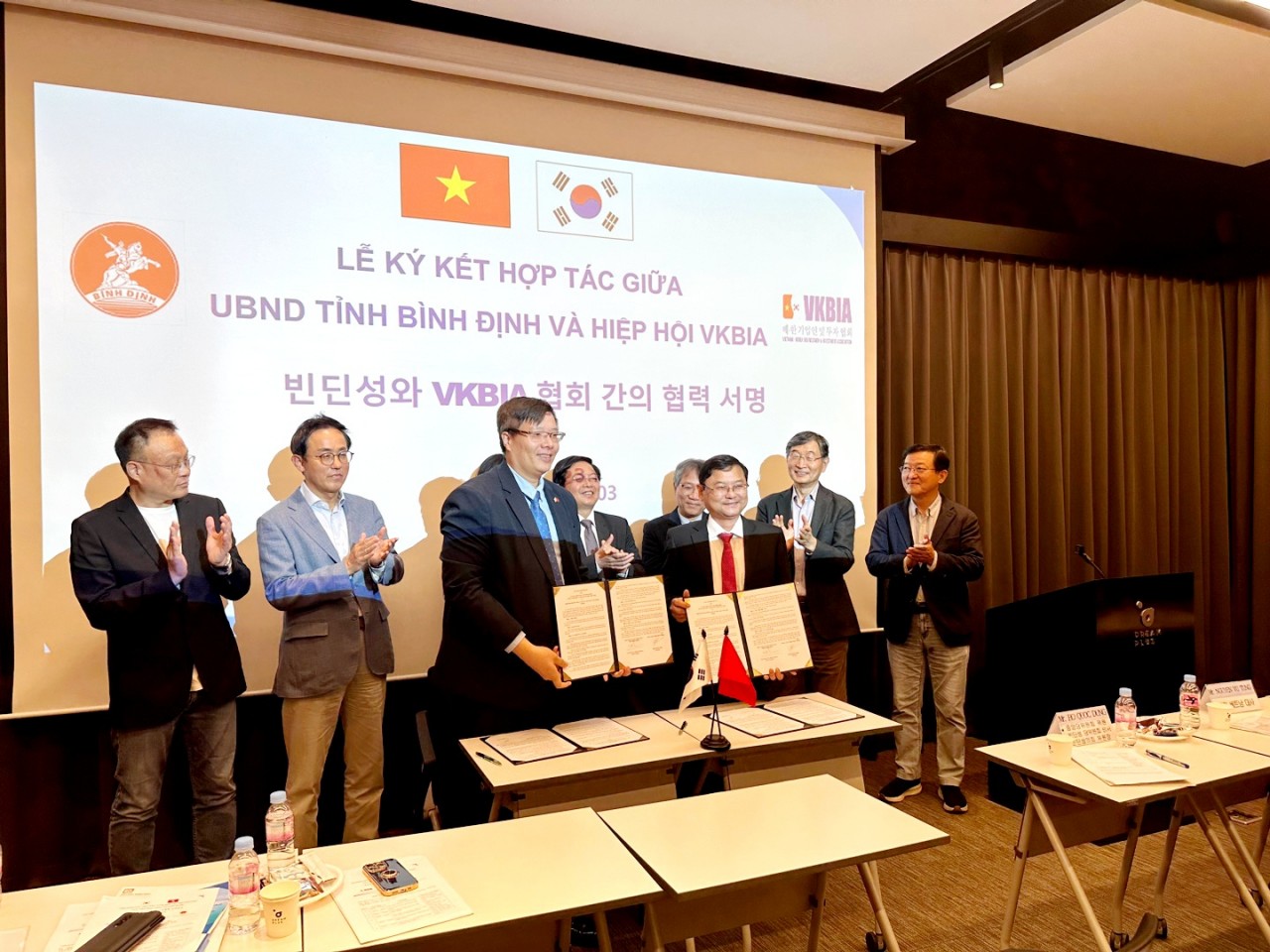Bình Định ký ghi nhớ hợp tác với Hiệp hội Doanh nhân và đầu tư Việt Nam - Hàn Quốc Bình Định ký ghi nhớ hợp tác với Hiệp hội Doanh nhân và đầu tư Việt Nam - Hàn Quốc