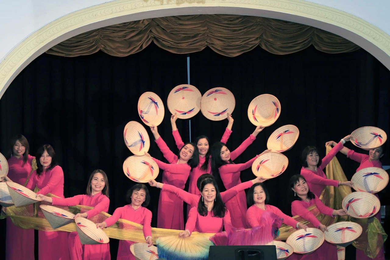 “Vietnamese Cultural Night” Impressed Hungarian Friends “Vietnamese Cultural Night” Impresses Hungarian Friends