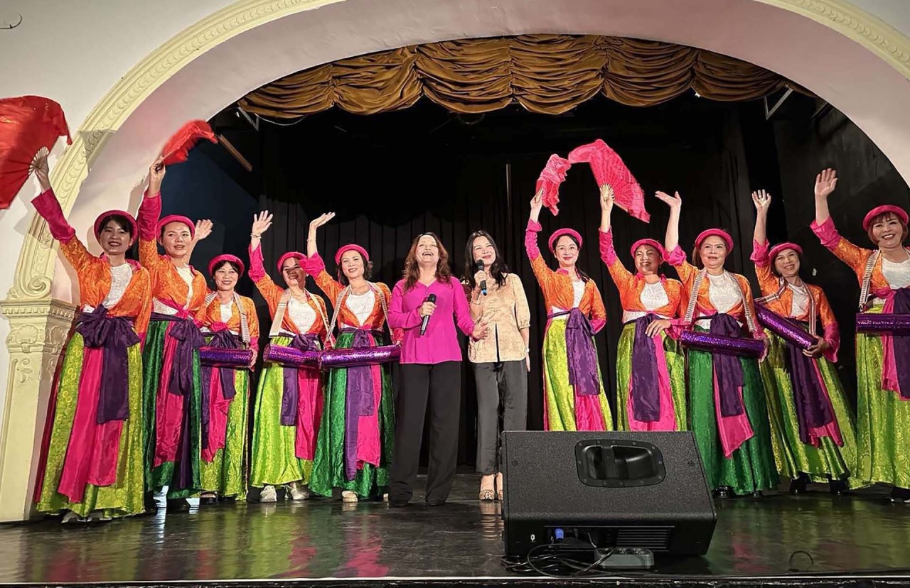 “Vietnamese Cultural Night” Impressed Hungarian Friends “Vietnamese Cultural Night” Impresses Hungarian Friends