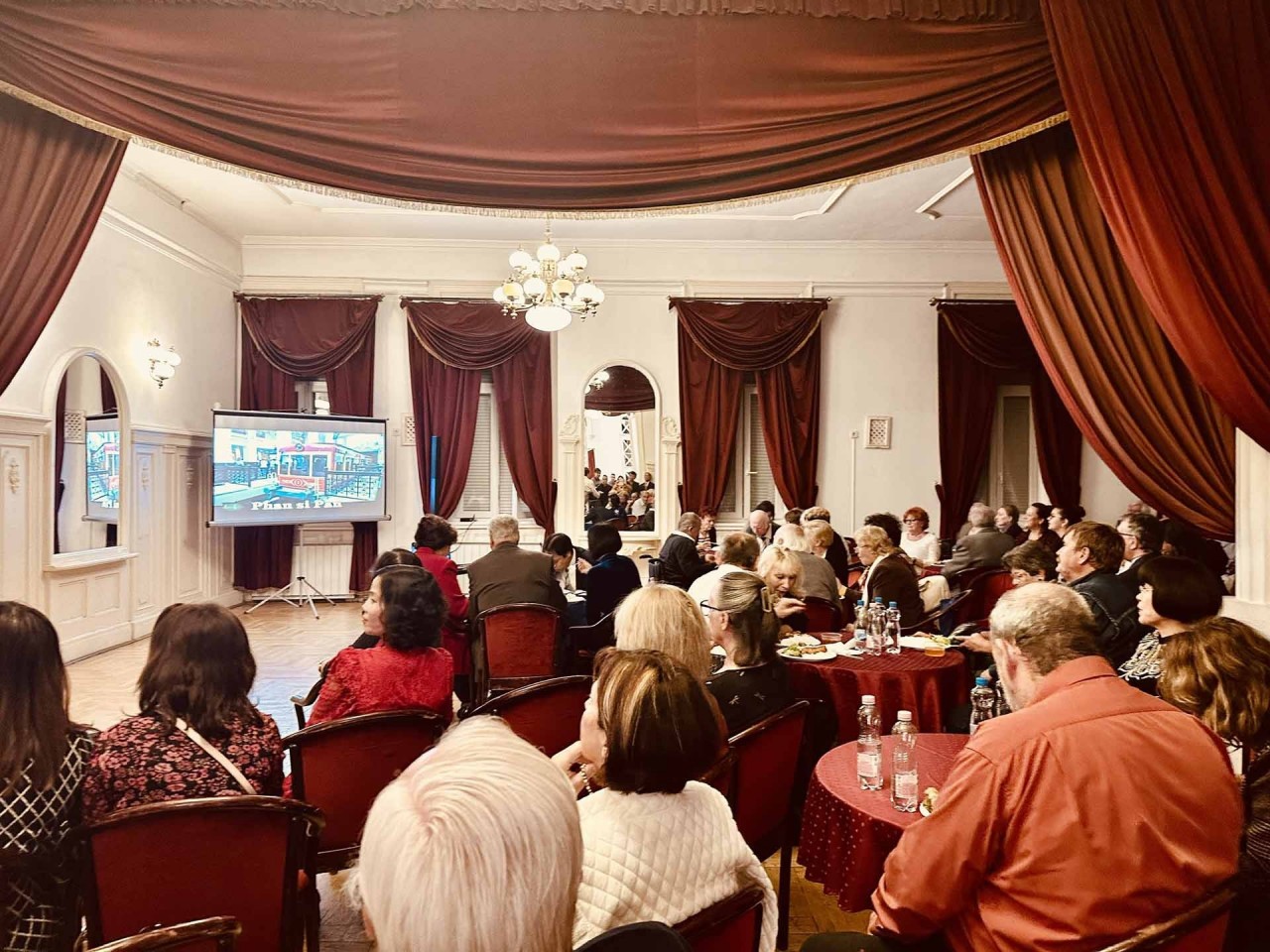 “Vietnamese Cultural Night” Impressed Hungarian Friends “Vietnamese Cultural Night” Impresses Hungarian Friends