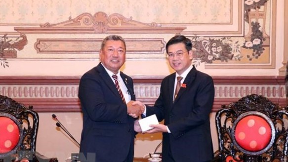 Phó Chủ tịch HĐND Thành phố Hồ Chí Minh Nguyễn Văn Dũng (phải) và ông Wada Kenji (trái), Chủ tịch Hội Nghị sỹ hữu nghị tỉnh Osaka, Nhật Bản, tại buổi tiếp. (Ảnh: Xuân Khu/TTXVN) Phó Chủ tịch HĐND Thành phố Hồ Chí Minh Nguyễn Văn Dũng (phải) và ông Wada Kenji (trái), Chủ tịch Hội Nghị sỹ hữu nghị tỉnh Osaka, Nhật Bản, tại buổi tiếp. (Ảnh: Xuân Khu/TTXVN)