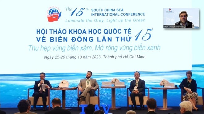 Các học giả thảo luận tại hội thảo. (Ảnh: dangcongsan.vn) Các học giả thảo luận tại hội thảo. (Ảnh: dangcongsan.vn)