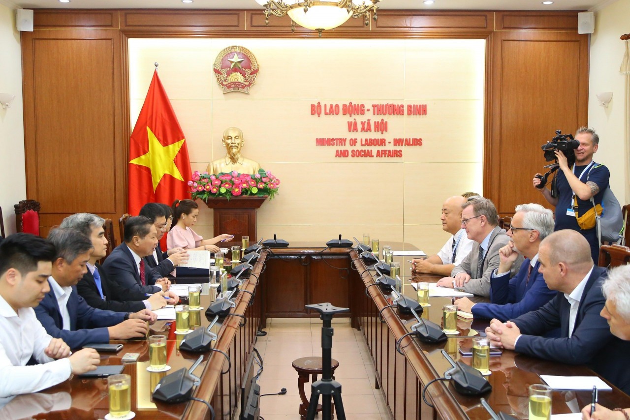 Tăng cường đưa lao động Việt Nam sang làm việc tại bang Thurigen (Đức) Tăng cường đưa lao động Việt Nam sang làm việc tại bang Thurigen (Đức)