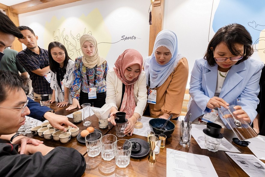 ASEAN Youth Fellowship ASEAN Youth Fellowship