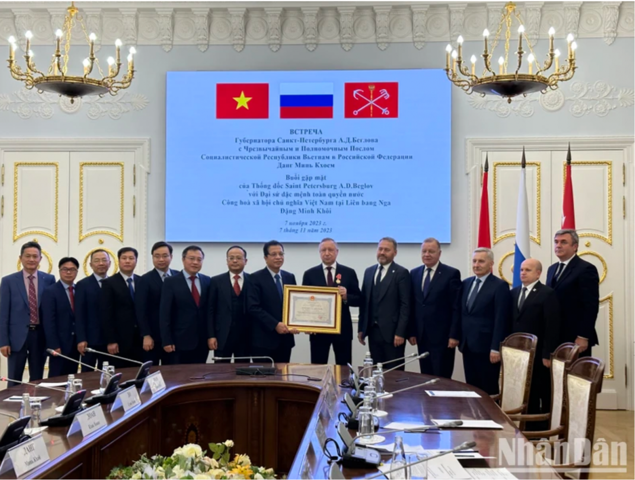 Trao tặng Huân chương Hữu nghị cho Thống đốc Saint Peterburg, Liên bang Nga Trao tặng Huân chương Hữu nghị cho Thống đốc Saint Peterburg, Liên bang Nga