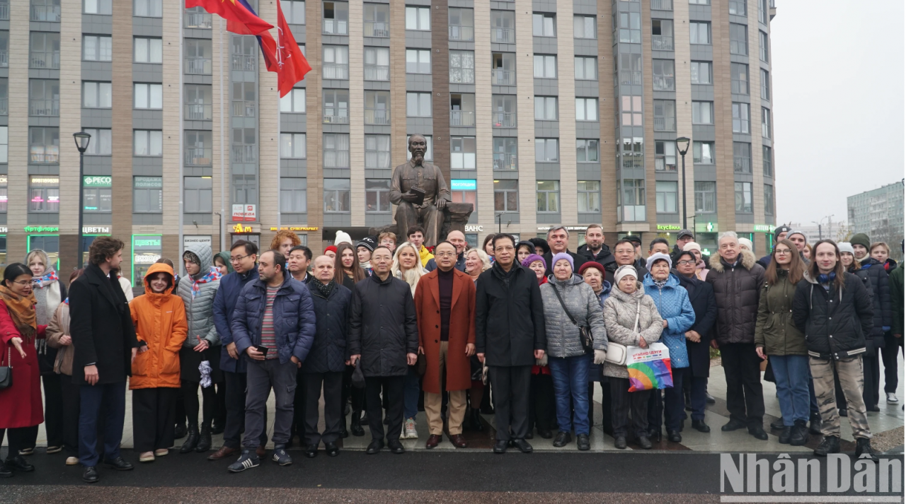 Trao tặng Huân chương Hữu nghị cho Thống đốc Saint Peterburg, Liên bang Nga Trao tặng Huân chương Hữu nghị cho Thống đốc Saint Peterburg, Liên bang Nga