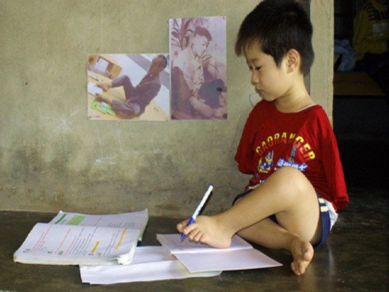 Khuyến khích thành lập thêm các cơ sở giáo dục ngoài công lập đối với người khuyết tật Khuyến khích thành lập thêm các cơ sở giáo dục ngoài công lập đối với người khuyết tật