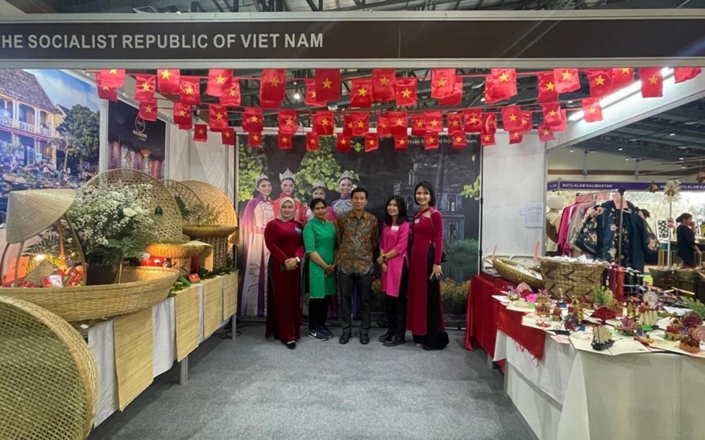 Ẩm thực Việt được yêu thích tại Hội chợ từ thiện WIC 54 Ẩm thực Việt được yêu thích tại Hội chợ từ thiện WIC 54