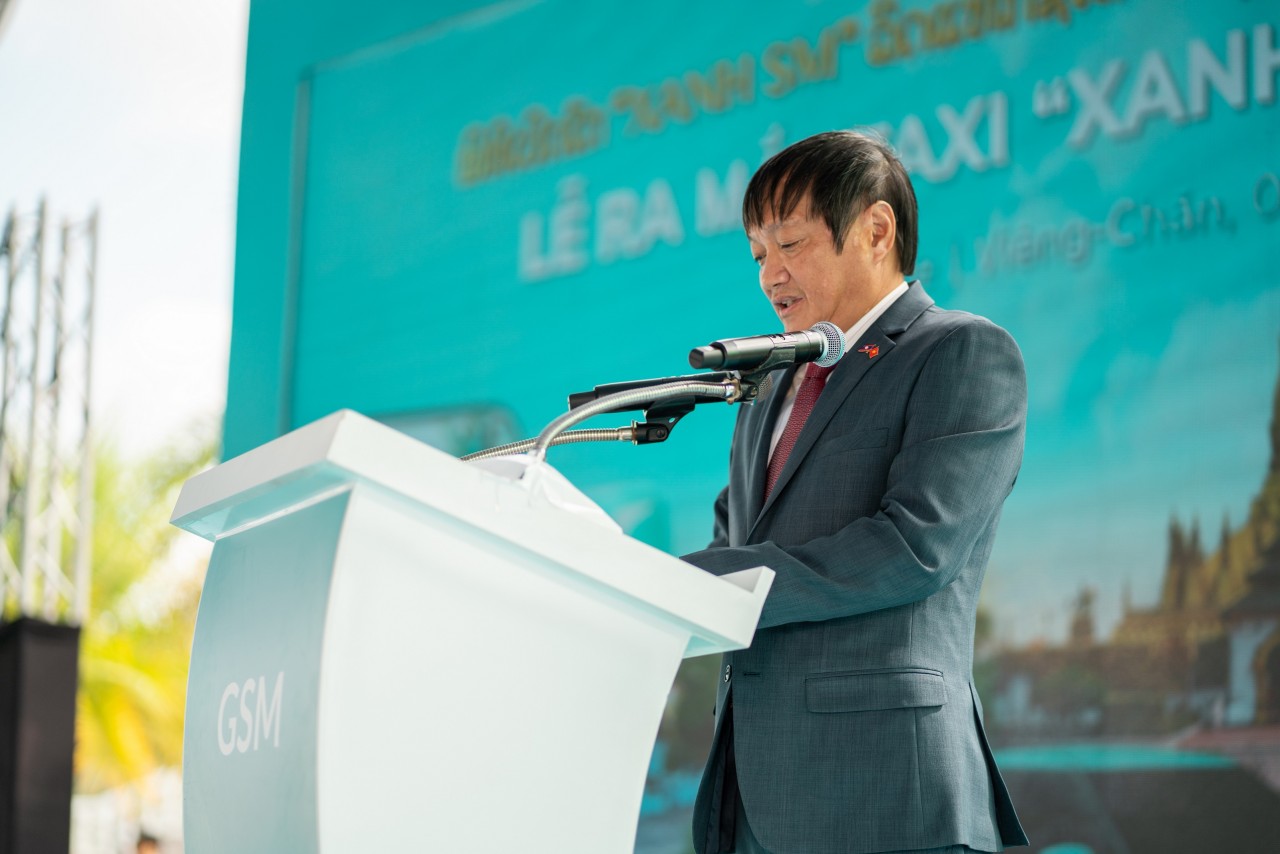 Đại sứ Việt Nam tại Lào Nguyễn Bá Hùng. Đại sứ Việt Nam tại Lào Nguyễn Bá Hùng.