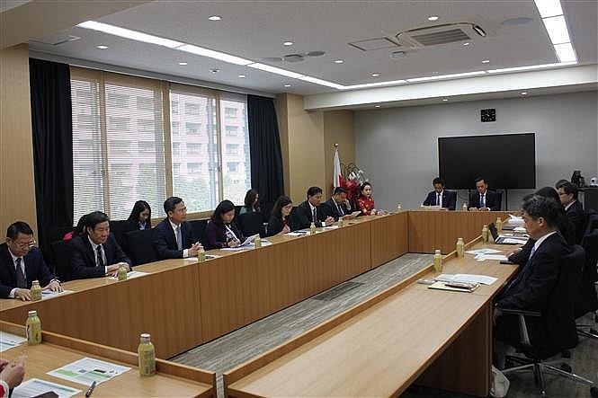 The delegation has a working session with representatives of the Ministry of Agriculture, Forestry and Fisheries (MAFF) (Photo: VNA) The delegation has a working session with representatives of the Ministry of Agriculture, Forestry and Fisheries (MAFF) (Photo: VNA)