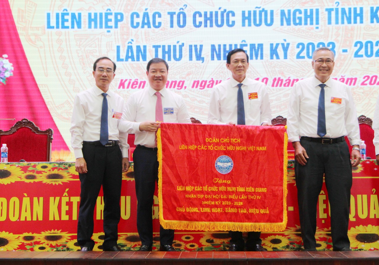 Ông Trần Chí Dũng tái đắc cử Chủ tịch Liên hiệp các tổ chức hữu nghị Kiên Giang Ông Trần Chí Dũng tái đắc cử Chủ tịch Liên hiệp các tổ chức hữu nghị Kiên Giang