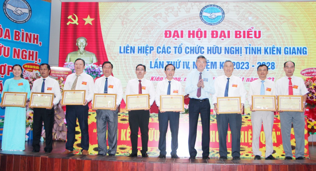 Ông Trần Chí Dũng tái đắc cử Chủ tịch Liên hiệp các tổ chức hữu nghị Kiên Giang Ông Trần Chí Dũng tái đắc cử Chủ tịch Liên hiệp các tổ chức hữu nghị Kiên Giang