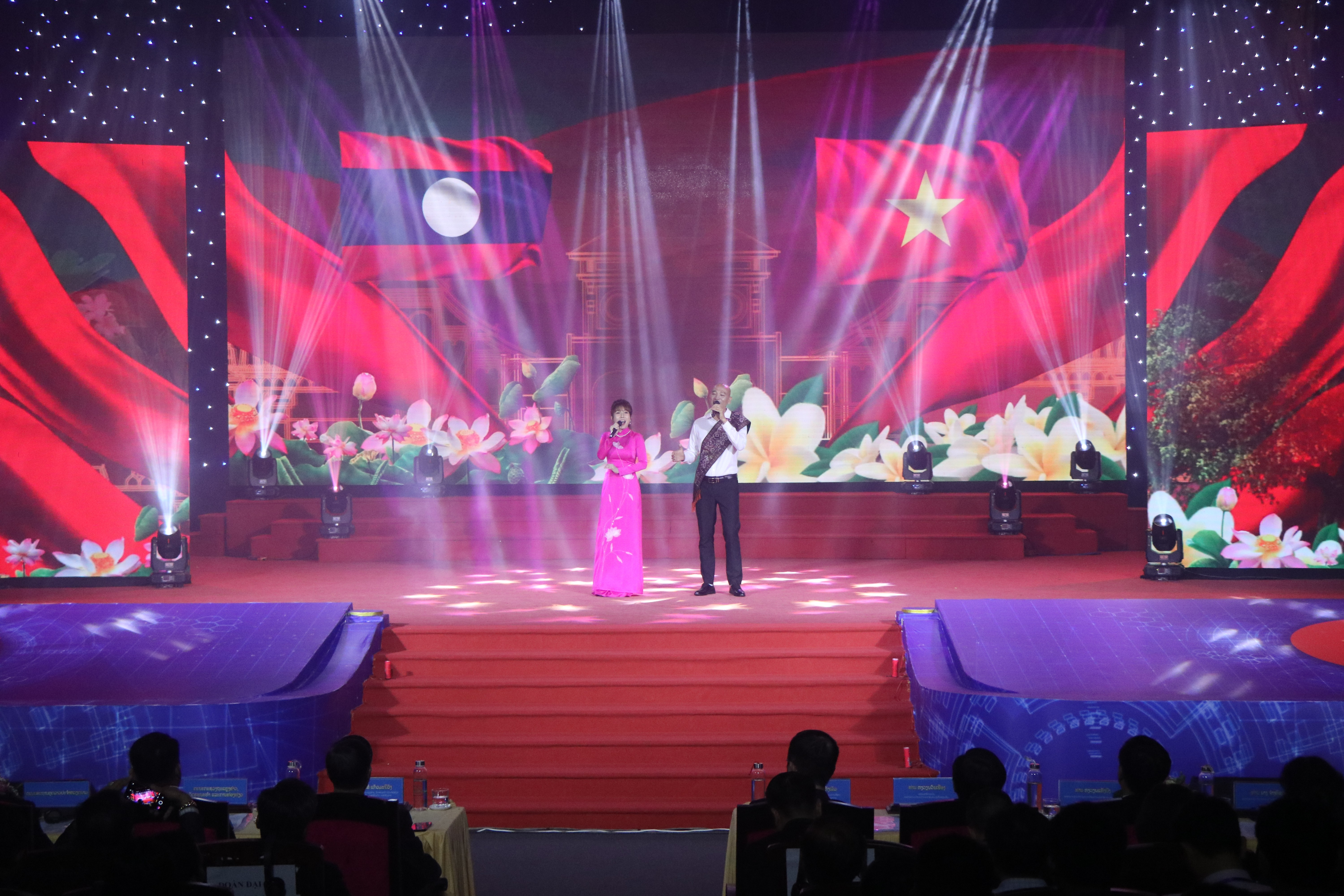 Ngày hội thắm tình hữu nghị đặc biệt Việt Nam - Lào Ngày hội thắm tình hữu nghị đặc biệt Việt Nam - Lào
