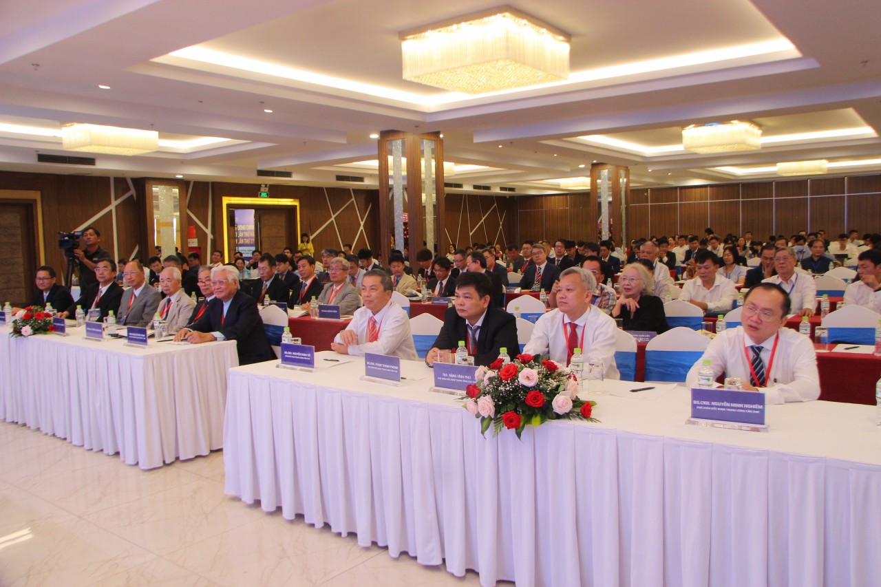 Chuyên gia quốc tế chia sẻ kiến thức, chuyển giao kỹ thuật phẫu thuật cột sống tại Cần Thơ Chuyên gia quốc tế chia sẻ kiến thức, chuyển giao kỹ thuật phẫu thuật cột sống tại Cần Thơ