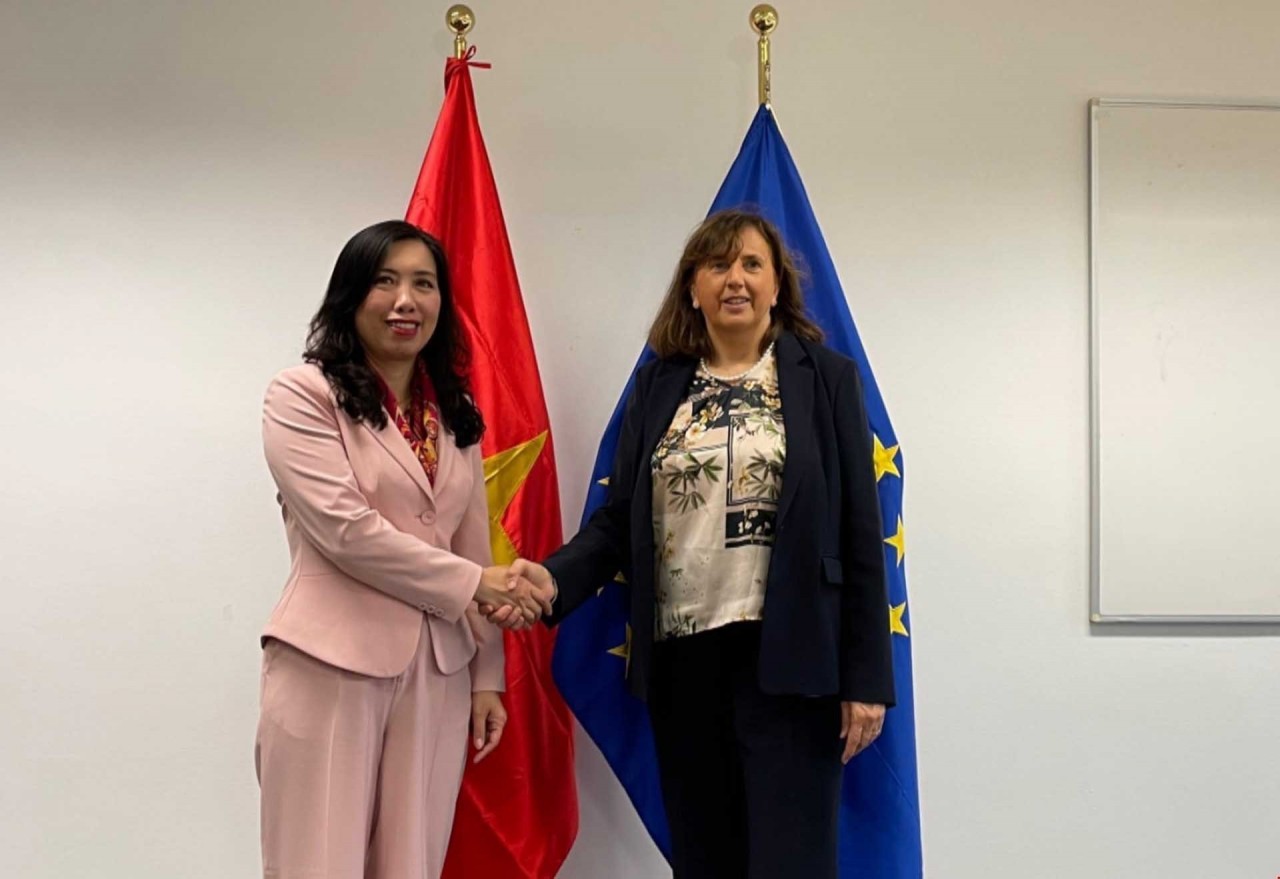 Deputy Minister of Foreign Affairs Le Thi Thu Hang and Paola Pampaloni, Acting Managing Director for Asia and Pacific in the European External Action Service. Source: TG&VN Deputy Minister of Foreign Affairs Le Thi Thu Hang and Paola Pampaloni, Acting Managing Director for Asia and Pacific in the European External Action Service. Source: TG&VN