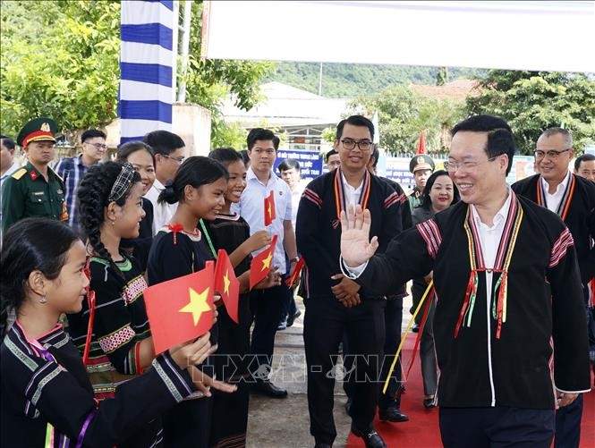 Chủ tịch nước Võ Văn Thưởng dự Ngày hội Đại đoàn kết toàn dân tộc tại Liên khu dân cư xã Suối Trai, huyện Sơn Hòa, tỉnh Phú Yên. (Ảnh: TTXVN) Chủ tịch nước Võ Văn Thưởng dự Ngày hội Đại đoàn kết toàn dân tộc tại Liên khu dân cư xã Suối Trai, huyện Sơn Hòa, tỉnh Phú Yên. (Ảnh: TTXVN)