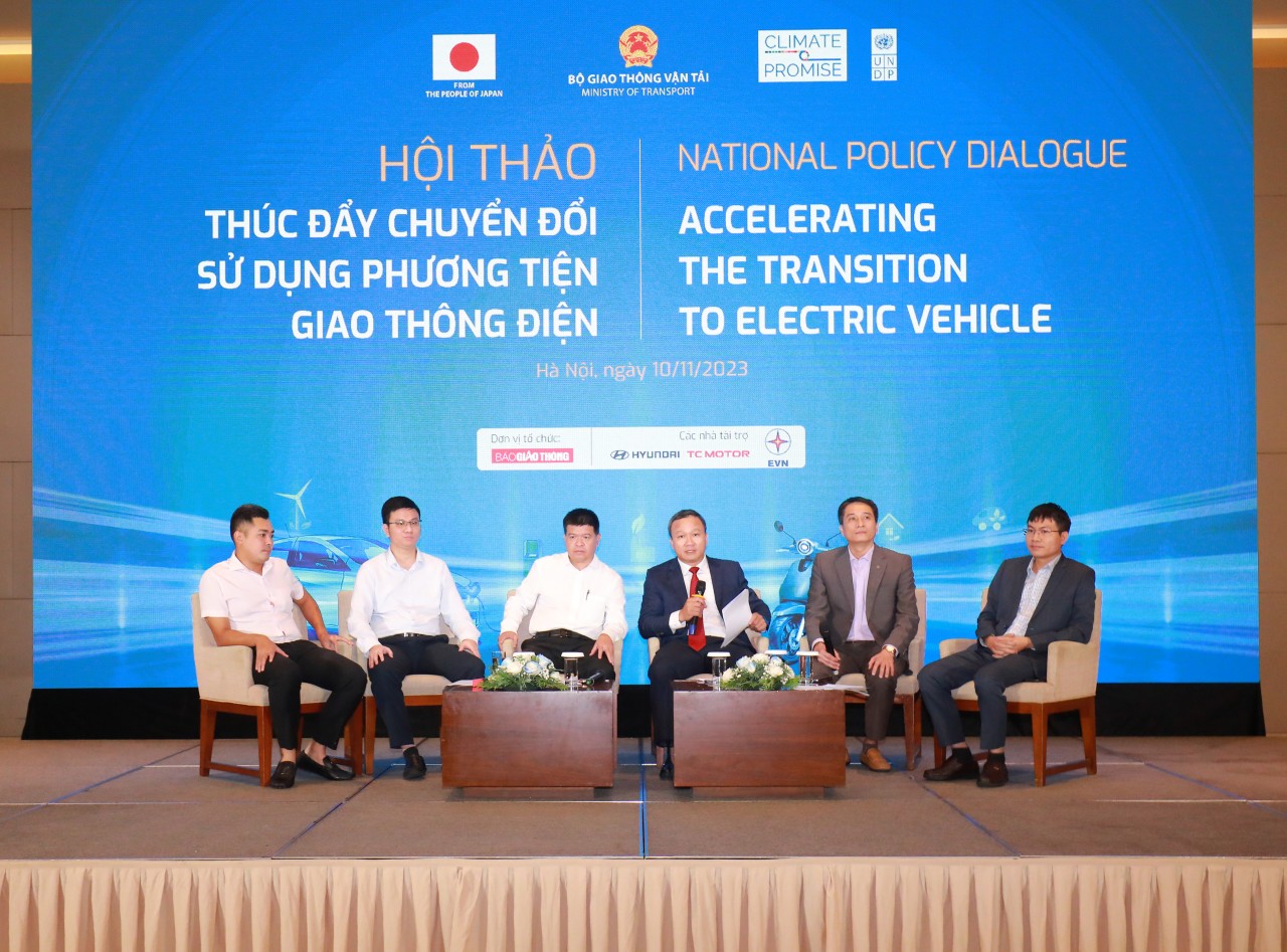 Hội thảo “Thúc đẩy chuyển đổi sử dụng phương tiện giao thông điện”.