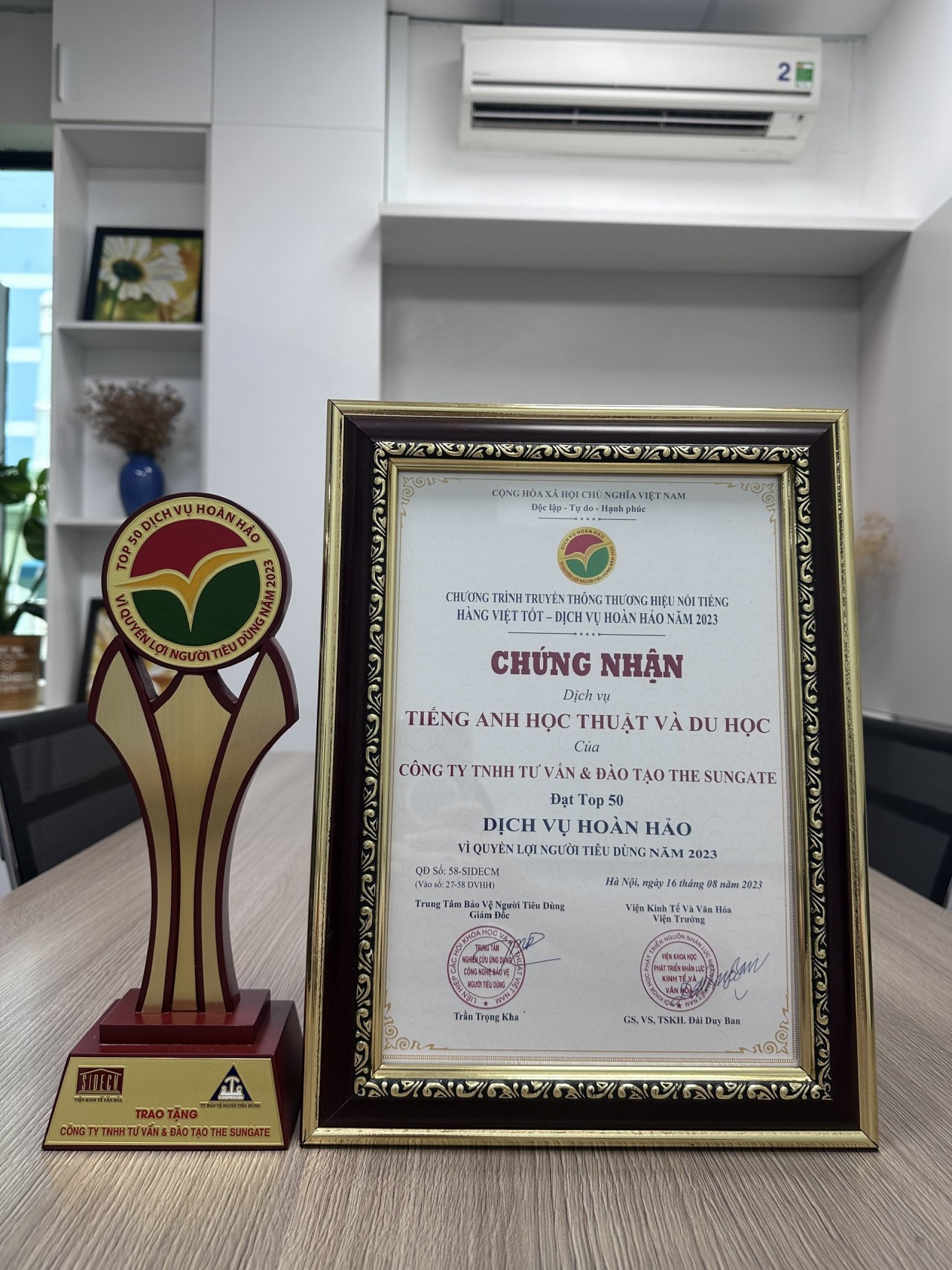 The Sungate: Đón nhận giải thưởng top 50 cho dịch vụ Tiếng Anh học thuật và du học
