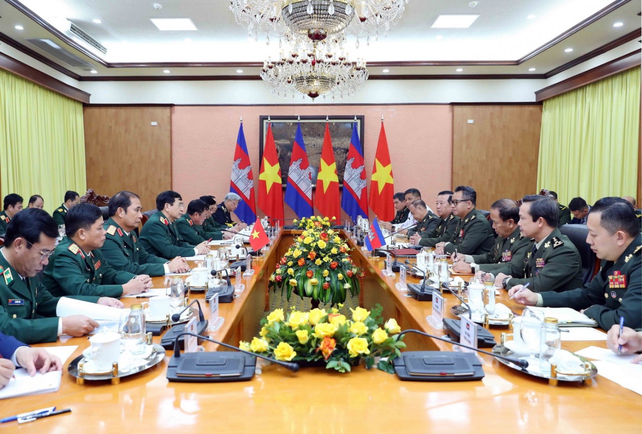 Bộ trưởng Quốc phòng Phan Văn Giang hội đàm với Phó Thủ tướng, Bộ trưởng Bộ Quốc phòng Campuchia Tea Seiha. (Ảnh: An Đăng/TTXVN) Bộ trưởng Quốc phòng Phan Văn Giang hội đàm với Phó Thủ tướng, Bộ trưởng Bộ Quốc phòng Campuchia Tea Seiha. (Ảnh: An Đăng/TTXVN)