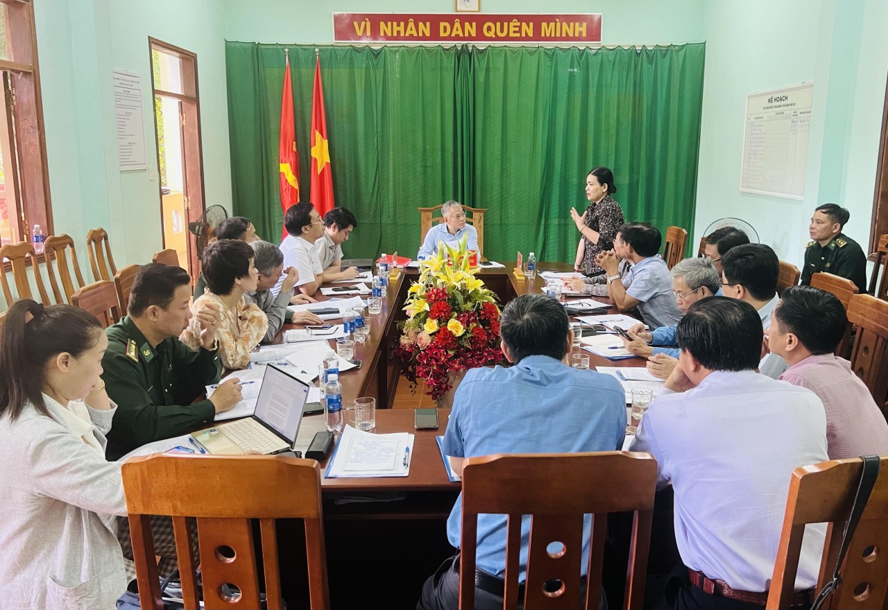 Thị sát tuyến biên giới Việt Nam - Campuchia Thị sát tuyến biên giới Việt Nam - Campuchia