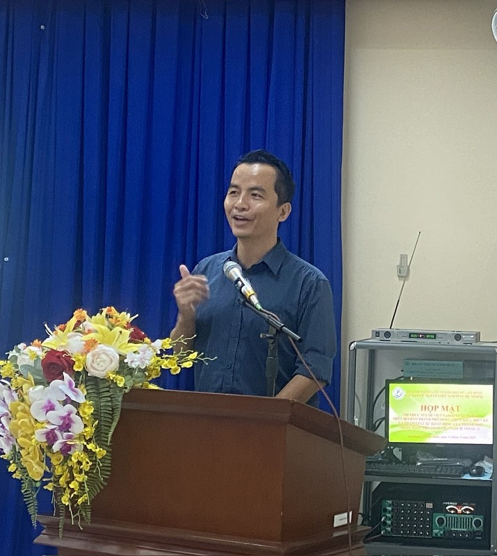 Kiều bào tự hào về truyền thống hiếu học và tôn sư trọng đạo của người Việt Kiều bào tự hào về truyền thống hiếu học và tôn sư trọng đạo của người Việt