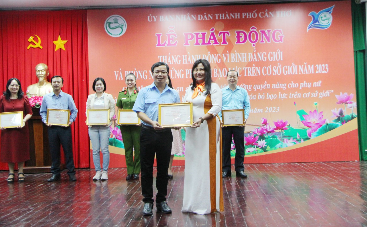 Cần Thơ phát động Tháng hành động vì bình đẳng giới năm 2023 Cần Thơ phát động Tháng hành động vì bình đẳng giới năm 2023