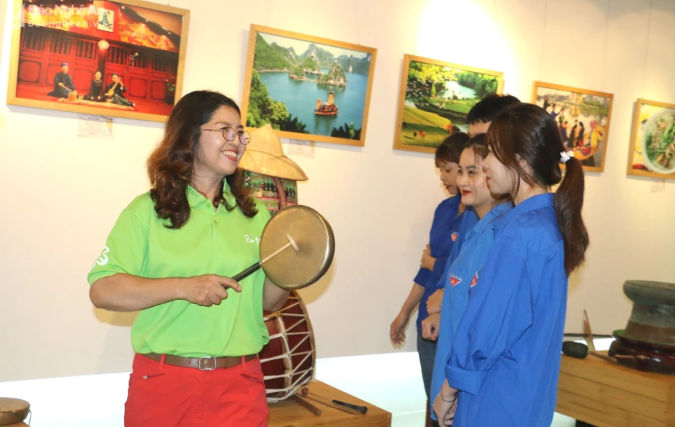 Cô giáo người Hàn Quốc xin gia hạn thời gian làm việc vì yêu mảnh đất xứ Nghệ Cô giáo người Hàn Quốc xin gia hạn thời gian làm việc vì yêu mảnh đất xứ Nghệ