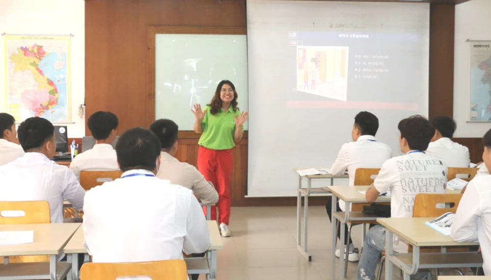Cô giáo người Hàn Quốc xin gia hạn thời gian làm việc vì yêu mảnh đất xứ Nghệ Cô giáo người Hàn Quốc xin gia hạn thời gian làm việc vì yêu mảnh đất xứ Nghệ