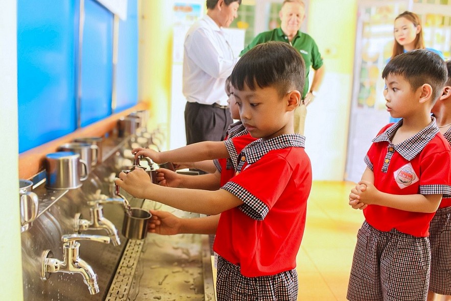 VCF Brings Clean Water to Dak Lak Students VCF Brings Clean Water to Dak Lak Students