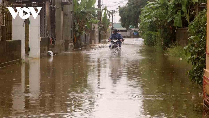Heavy rain make many streets in Thua Thien-hue province impassable. Heavy rain make many streets in Thua Thien-hue province impassable.