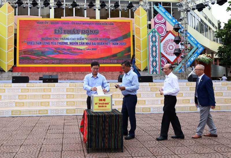 Đắk Lắk: Ủng hộ 13,6 tỷ đồng tại Lễ phát động hưởng ứng Tháng cao điểm “Vì người nghèo” Đắk Lắk: Ủng hộ 13,6 tỷ đồng tại Lễ phát động hưởng ứng Tháng cao điểm “Vì người nghèo”