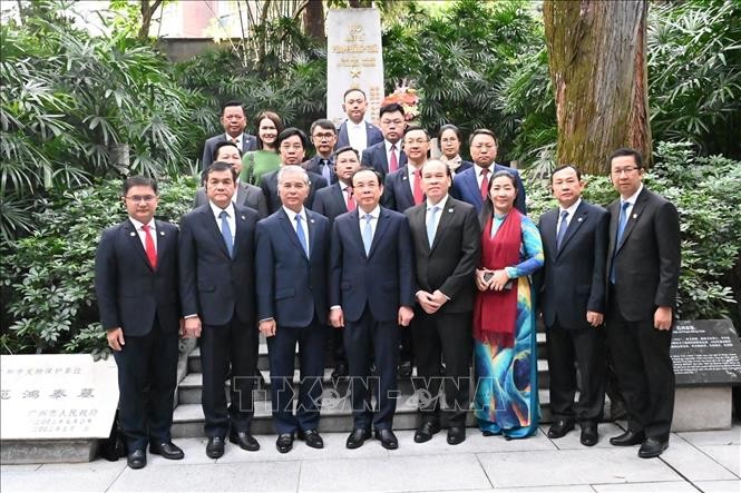 Đoàn đại biểu cấp cao TP Hồ Chí Minh thăm và làm việc tại tỉnh Quảng Đông (Trung Quốc) Đoàn đại biểu cấp cao TP Hồ Chí Minh thăm và làm việc tại tỉnh Quảng Đông (Trung Quốc)